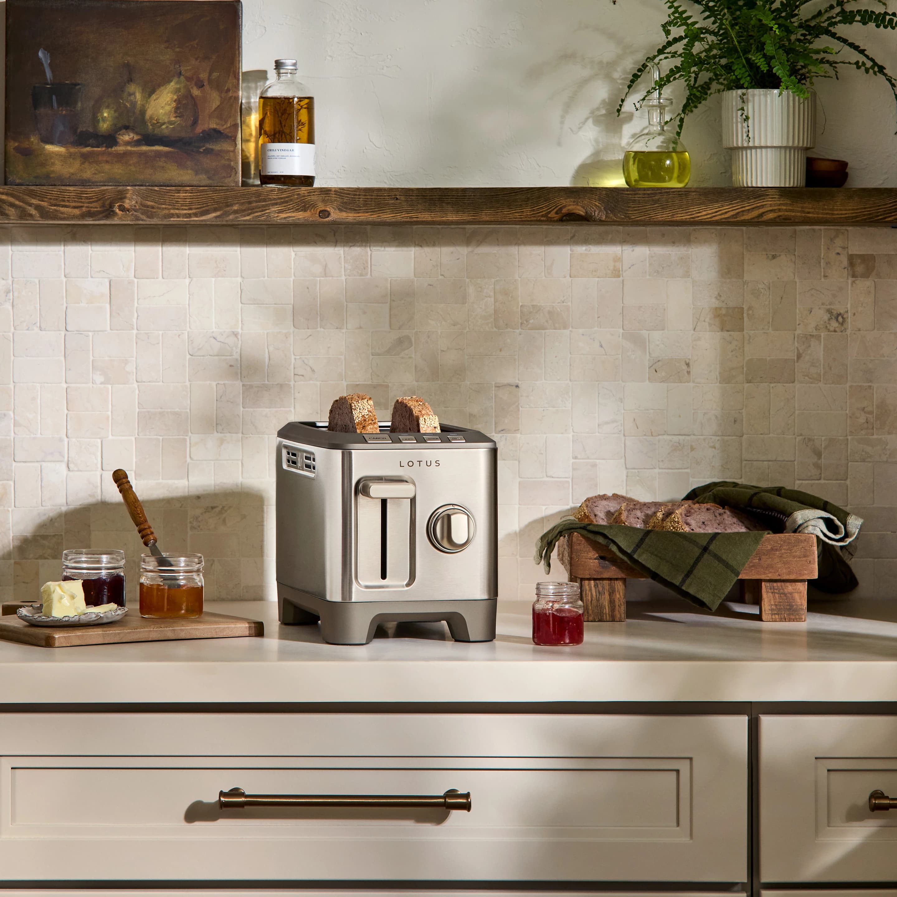 toast cooking in the two slice™ precision toaster model ltstr502